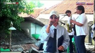 Mbak Anis's melodious voice in the song Dusta