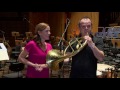 Capture de la vidéo François-Xavier Roth Takes The Sarah´s Music Horn Challenge