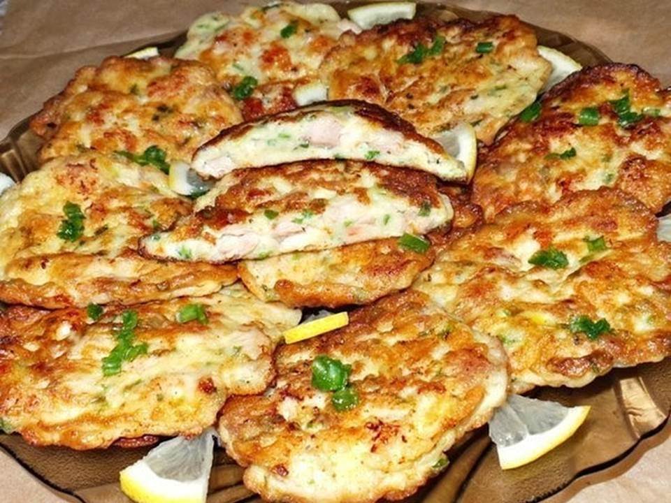 куриные котлетки.
куриные котлетки.