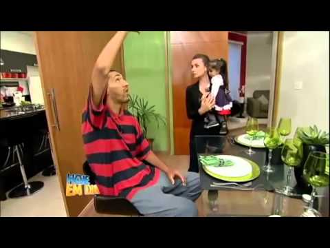 Menor mulher do mundo e o homem com os maiores pés do mundo