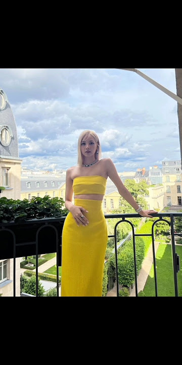 lisa look beautiful in white #blackpink #lisa #shorts