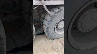 Must-See Truck Tire Maintenance! Undercarriage Dirt Gap Cleaning Tutorial!