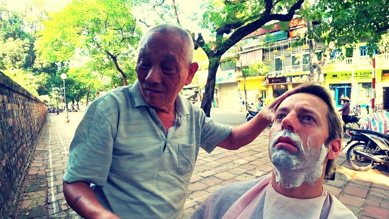 ⁣Vietnam $2 Street Shave Hanoi 🇻🇳