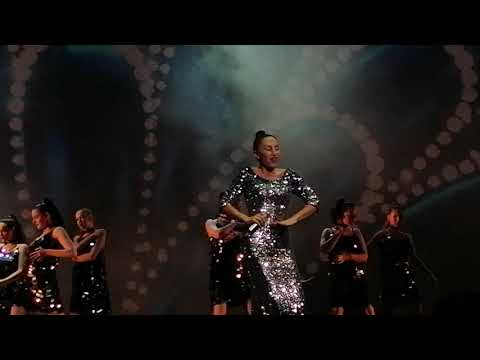 Певица Афина -