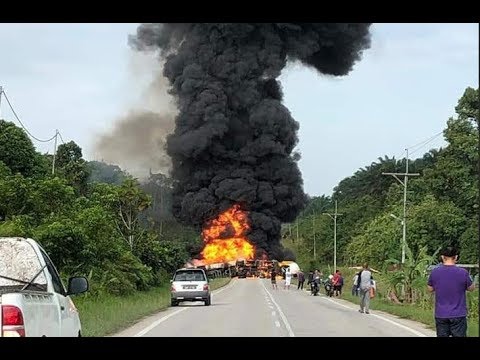 Video: Pokok Terus Terbakar Dari Dalam. Sekarang Juga Di Malaysia - Pandangan Alternatif