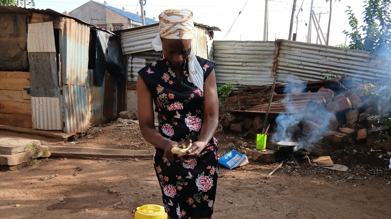 Happy Sunday 😊Organic breakfast,Porridge with bananas made by my Mum and I,what a time to bond.