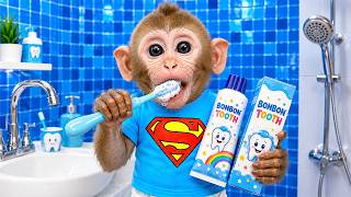 Bayi Monyet BonBon bermain dengan anak bebek yang lucu dan membuat jus pelangi