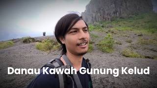 Heading To Mount Kelud Crater Lake   Of Fog 
