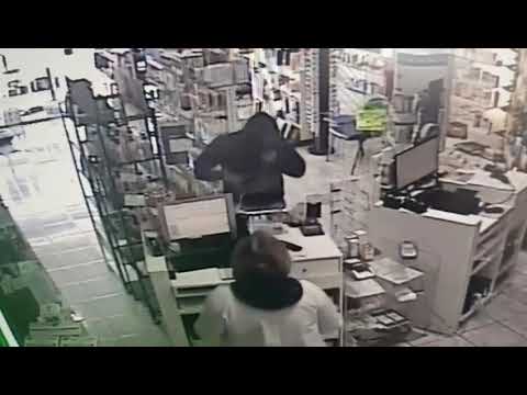 Αλλοδαπός λήστεψε φαρμακείο στο Μοσχάτο (1)