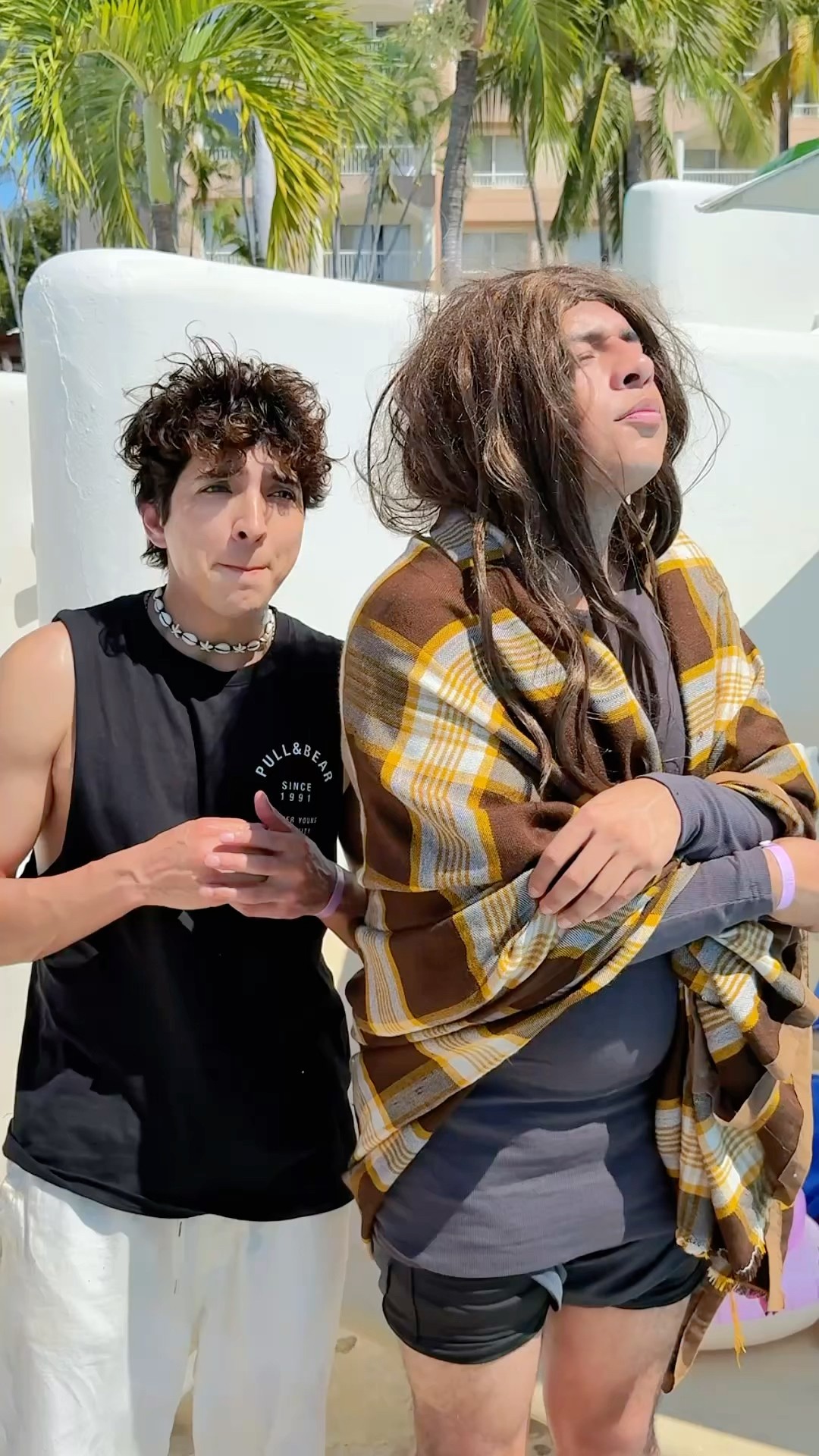 CUANDO TU MAMÁ NO TE DEJA ENTRAR A LA ALBERCA ?