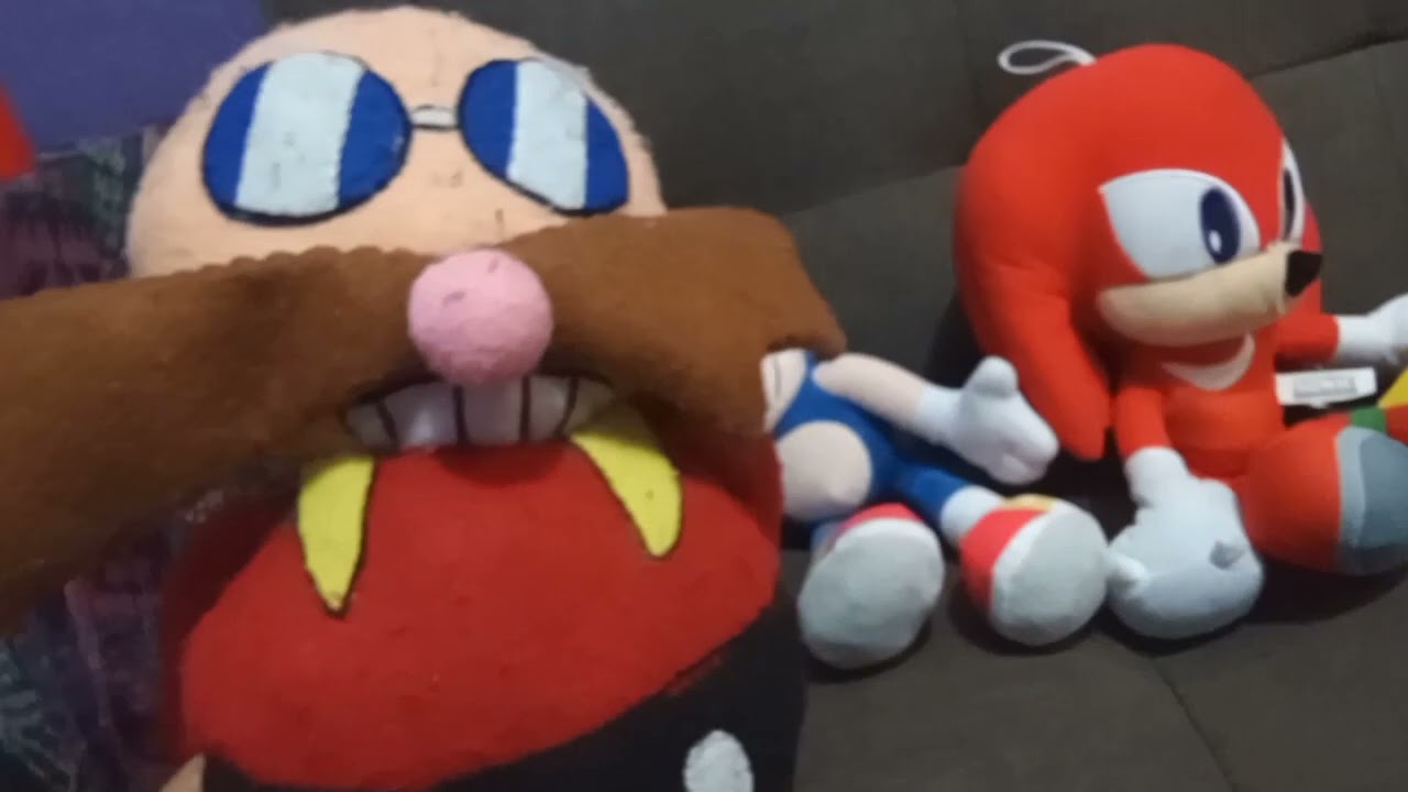 mostrando mi coleccion de peluches de sonic
