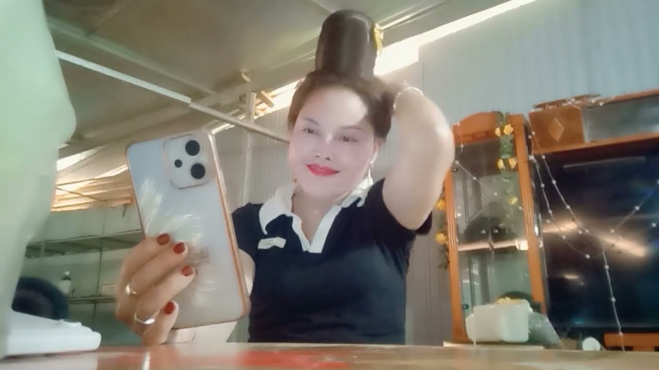 ÁI XUÂN QUÝ BA TRÍ MÀ DÀN NHÍNH TƯƠI XÍN NÁ MUÔN HÊNH VỚI 