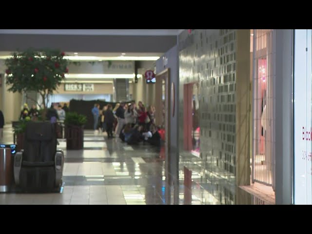 D-FW stores and malls extend hours for Black Friday — but not as much as  years past