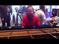 Capture de la vidéo Namm 2014 Kevin Kern At Ravenscroft Pianos For Keyboard Magazine