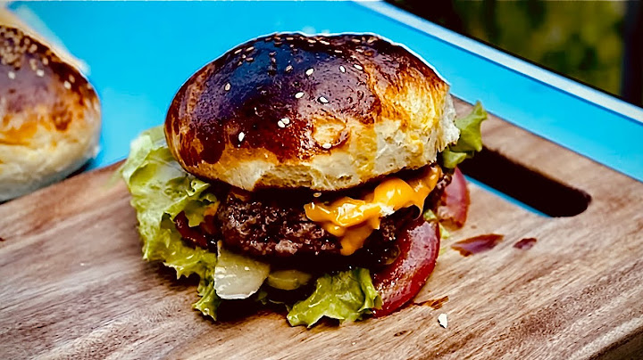 The ultimate smash burger with homemade buns – better than in a restaurant