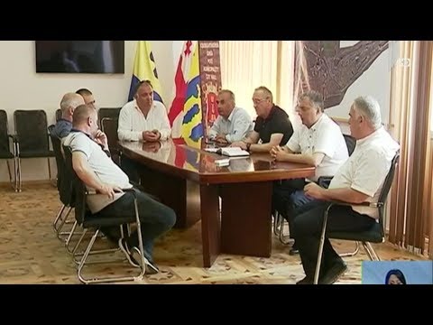 „კოლხეთი 1913“-ის ფეხბურთელების ნაწილი ფოთის მერს შეხვდა