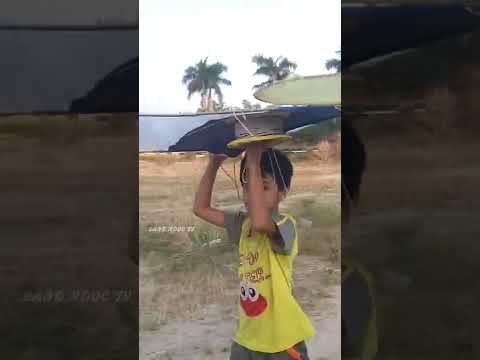 Video DIỀU SÁO NHỎ LÀM BẰNG NI LÔNG | Fly a kite #shortsvideo - youtube