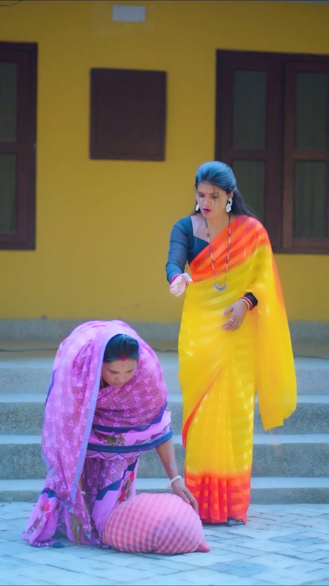 Tujhe es duniya me lai h maa tu roya to dud pilai h maa