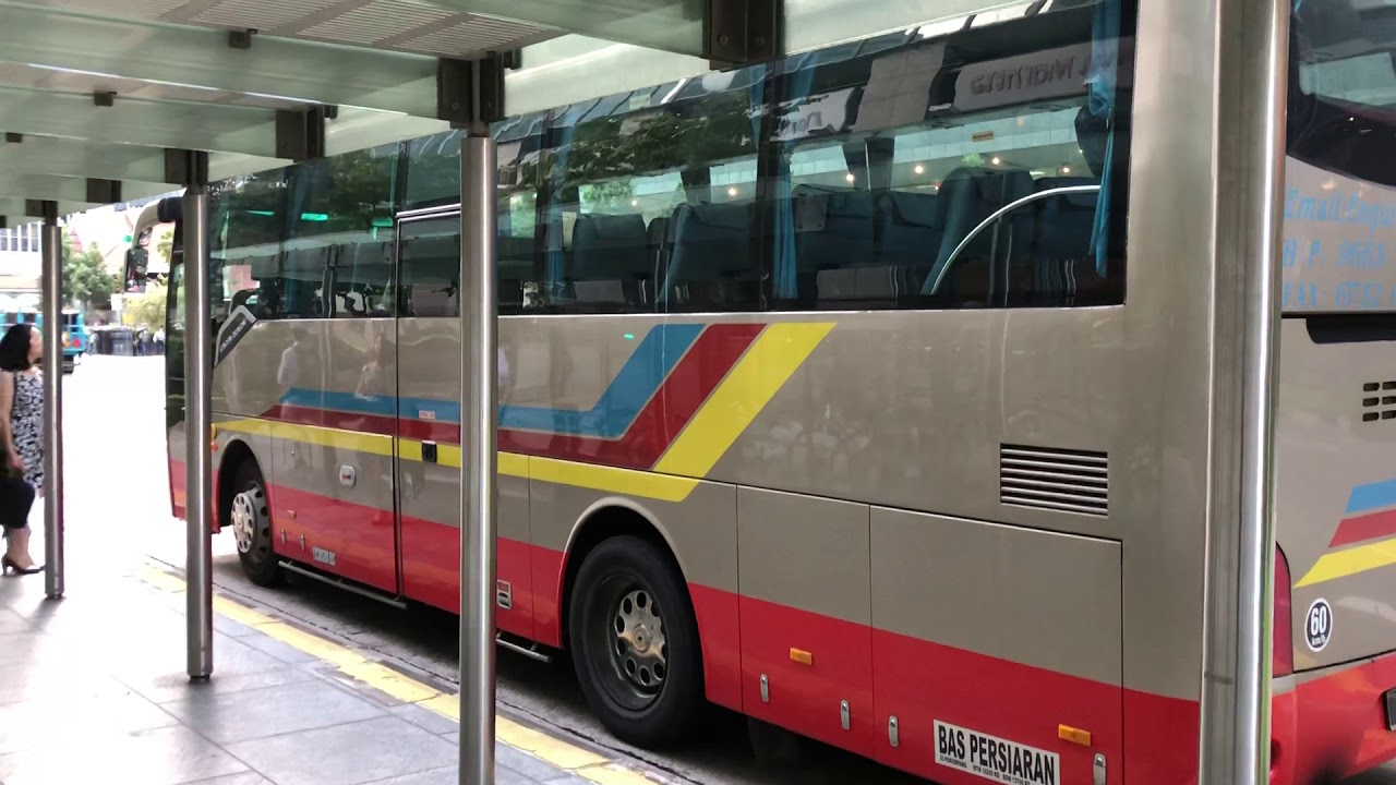 Golden Dragon XML6957J14B (PZ532E) Departing One Raffles Quay (B03059)