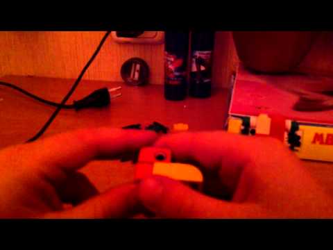LEGO попугай