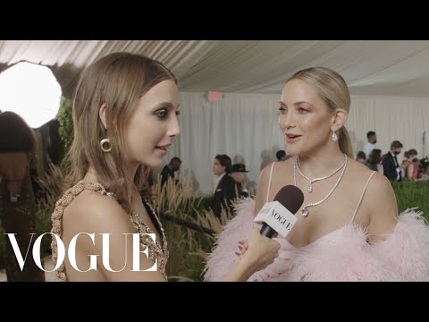Kate Hudson's Perfectly Pink Met Gala Entrance | Met Gala 2021 With Emma Chamberlain | Vogue