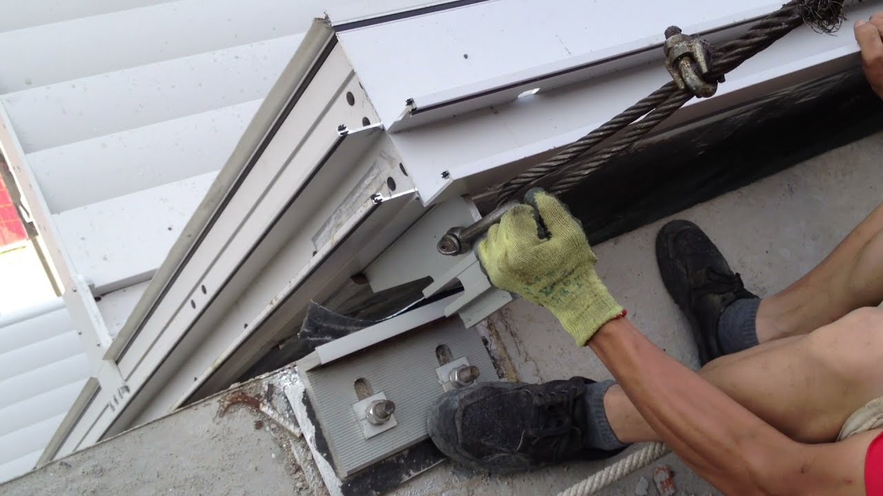 Unitized Glass Lifting and Installation.