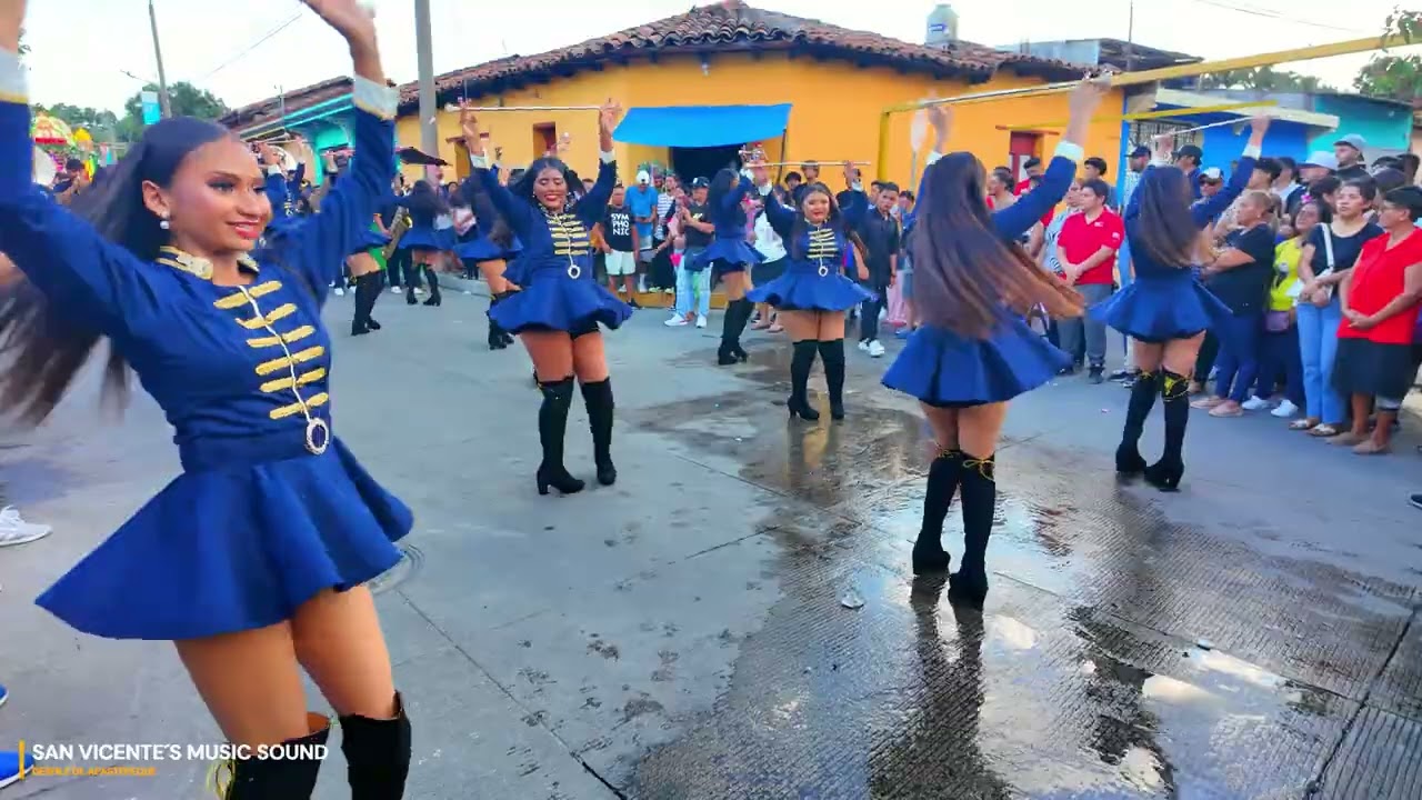 🔊 Sonido Potente de San Vicente’s Music Sound en las Calles de Apastepeque