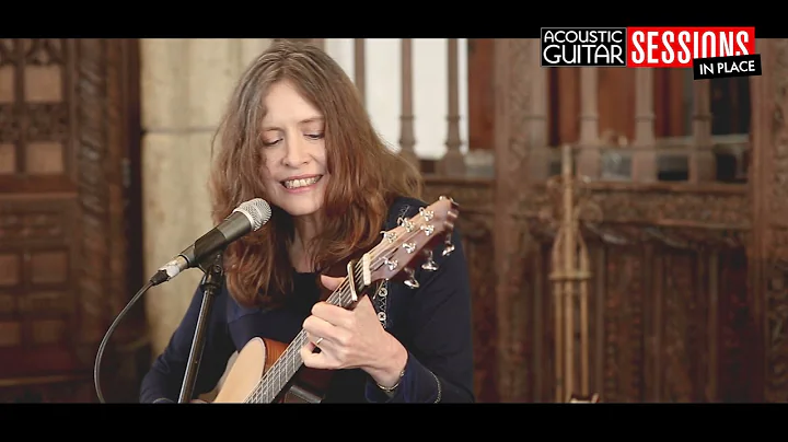 Sarah McQuaid Performs Autumn Leaves | Acoustic Gu...