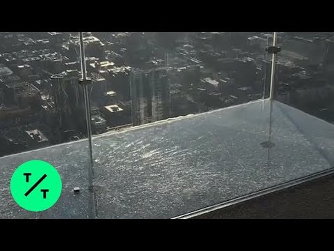 Willis Tower Skydeck Glass Cracks Beneath Visitors Feet In Chicago