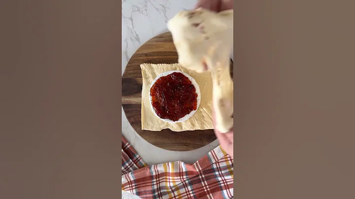 Raspberry Baked Brie | Pillsbury