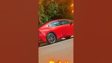 2025 Toyota Prius – Sleek Angular Front Design | Next-Gen Hybrid Innovation 🚗✨