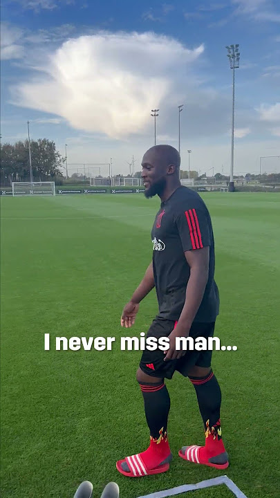 Big Rom (almost) never misses. 🤯 #reddevils #lukaku