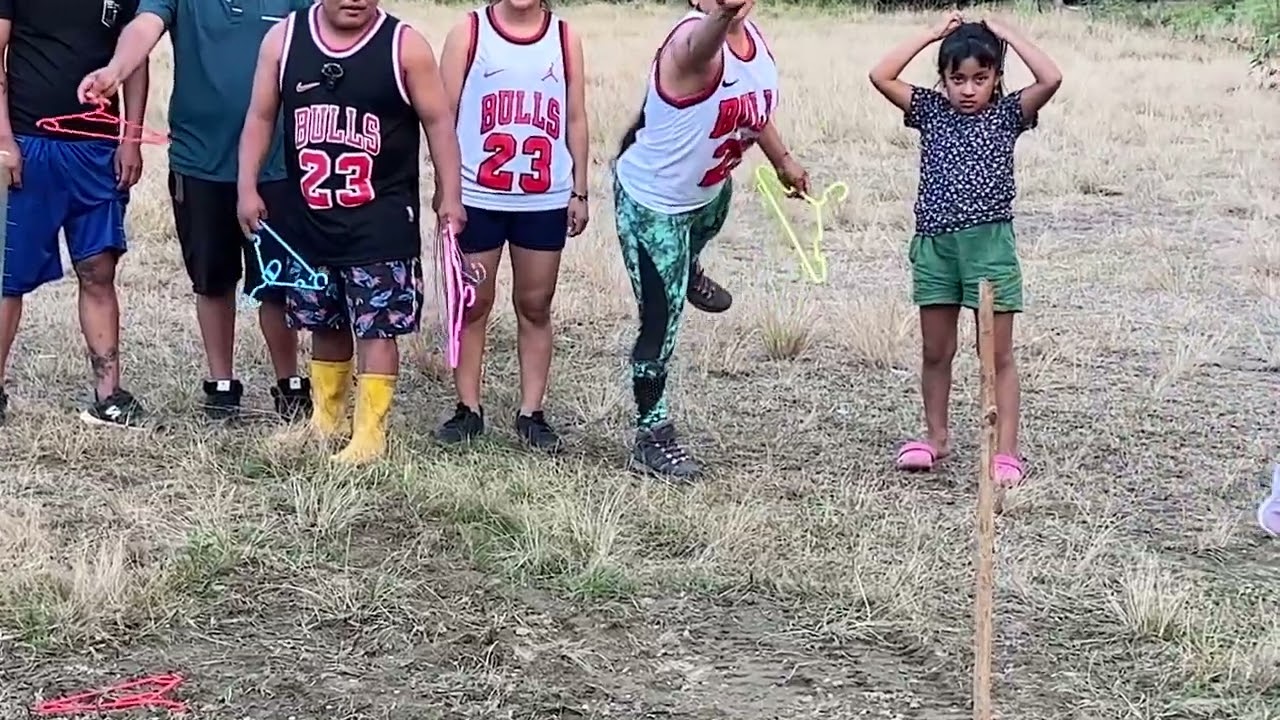 Quien tiene mas puntería Gana  Juegos entre panas