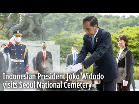 Indonesian President Joko Widodo visits Seoul National Cemetery