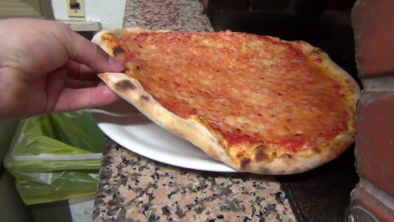 Elvis ci prepara una pizza margherita YouTube