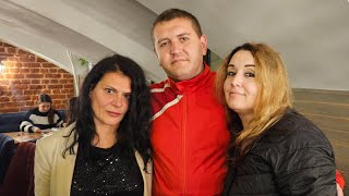 картинка: 17. Встреча с Юрой и Ириной. И всё таки, в Питере пить! Отмечаем наши прошедшие дни рождения.