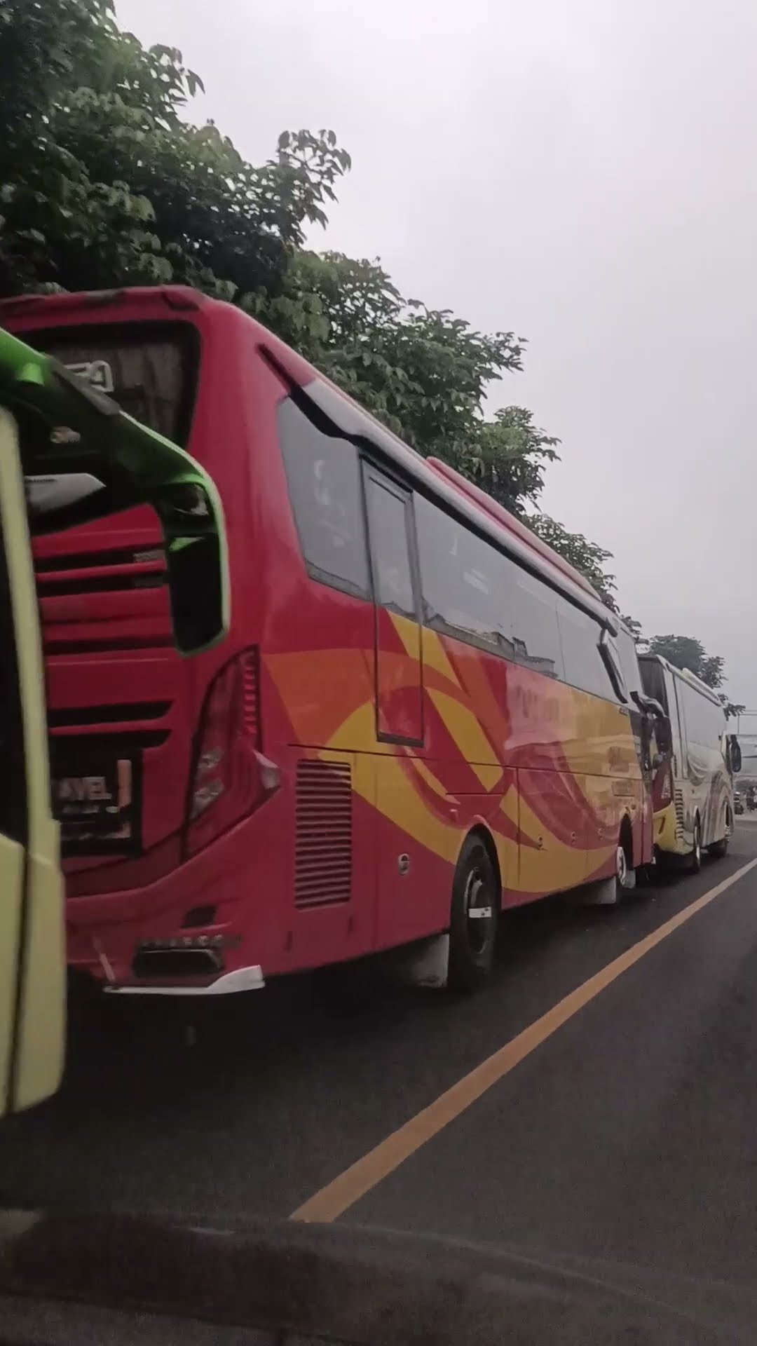 Parkir Bus Pariwisata di Bukit Bintang: Tantangan dan Solusi untuk Destinasi Wisata Populer