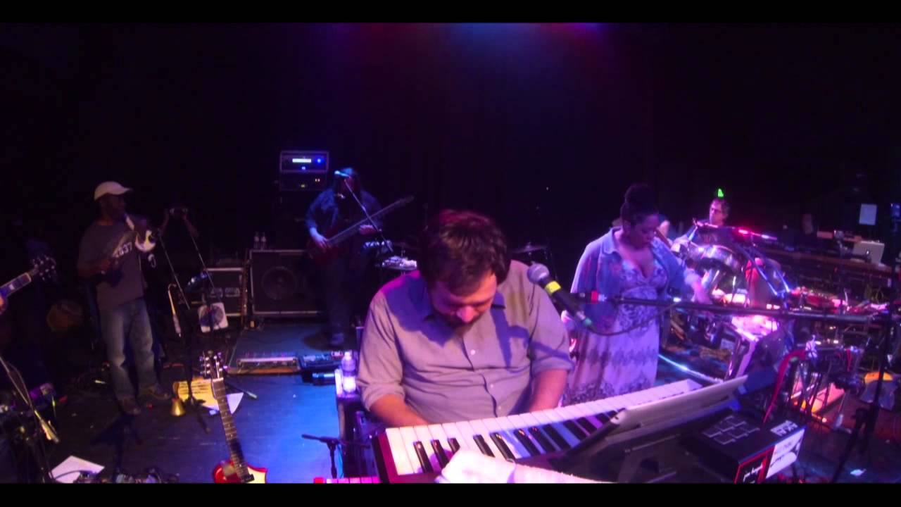 Mickey Hart Band- Playing In The Band (Live)