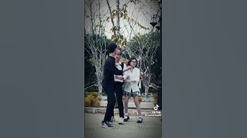 Phía sau một người