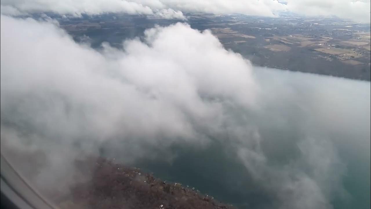 Delta landing into Ithaca and Cayuga Lake. ITH, DL4629, JFK to ITH