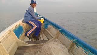 PENGALAMAN MENJARING UDANG dan pengalaman naik bot nelayan ,Di Pantai Sg Buloh Jeram, Kuala Selangor