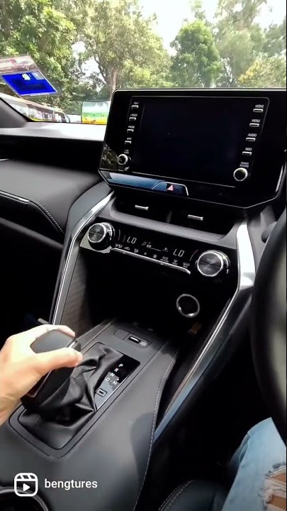 What's one cool feature of the 4th generation Toyota Harrier?#toyotaharrier #harrier #rearcamera