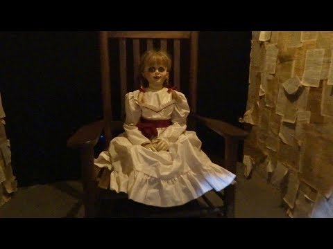 new-horror-movie-costumes-and-props-display-at-warner-bros.-"it"-/-"the-conjuring"-/-"annabelle"