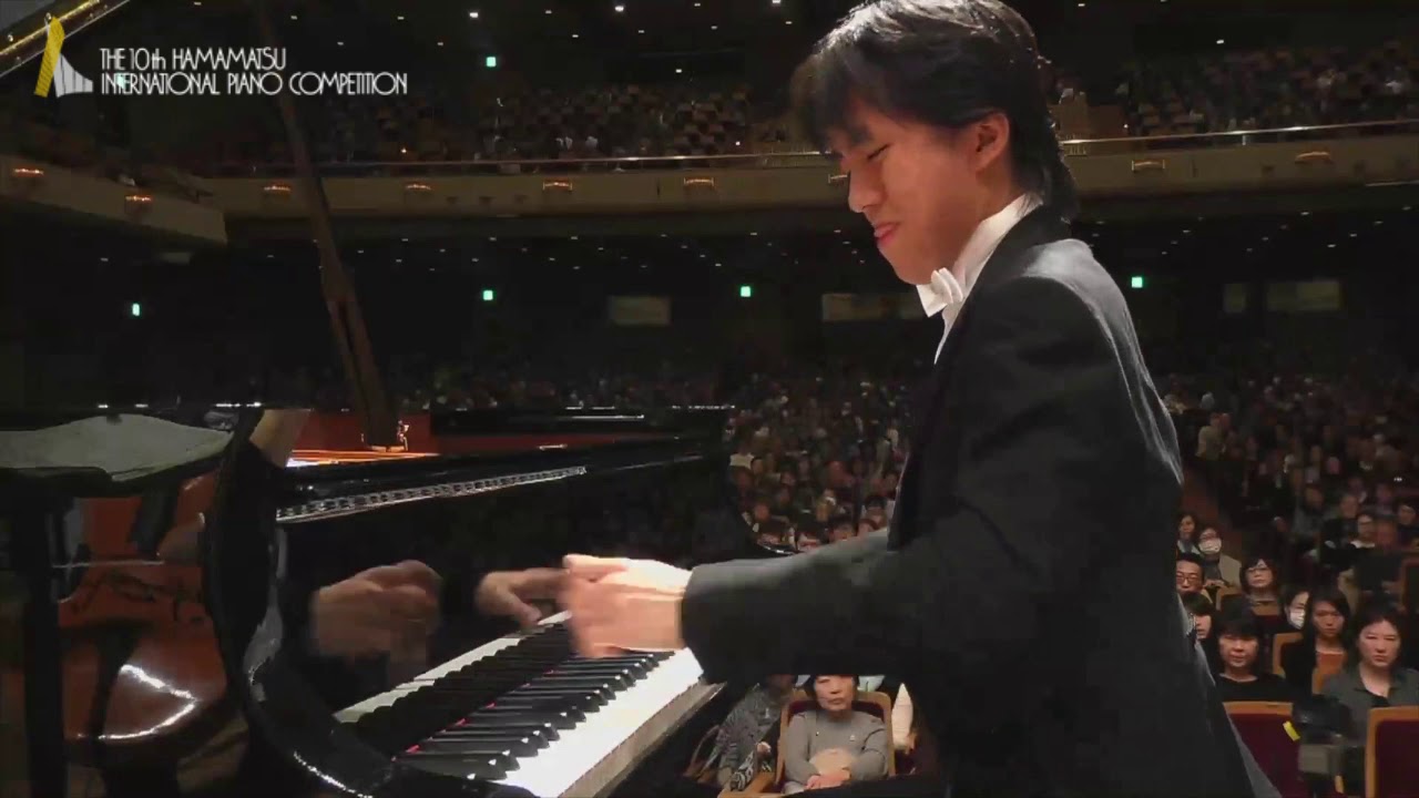 第8回浜松国際ピアノコンクール第1位及び聴衆賞 イリヤ・ラシュ 