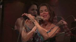 Anne Walsh &quot;Chove Chuva&quot; Live at Spaghettini&#39;s by NetDirect Video