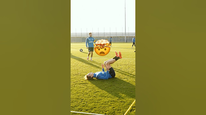 Knock-out beim Fußballtennis 🎯🤯 #brackelmann #engelns #shorts #bundesliga
