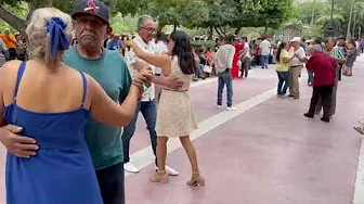 Plaza de Armas. Torreón Coahuila. Domingo de baile "Aprieta"