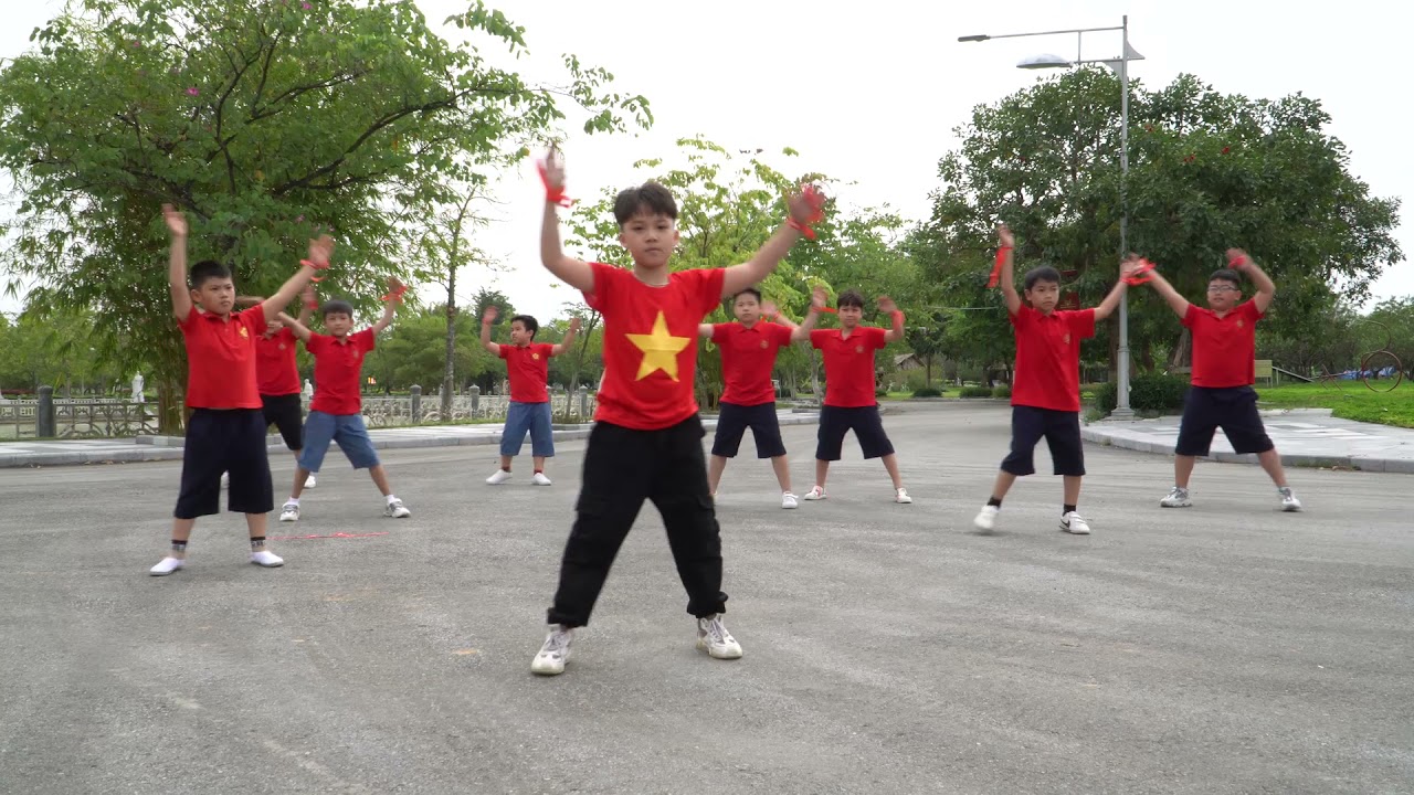 DÂN VŨ - VIỆT NAM ƠI . Tốp nam lớp 4A tiểu học đan phượng năm học 2021-2022