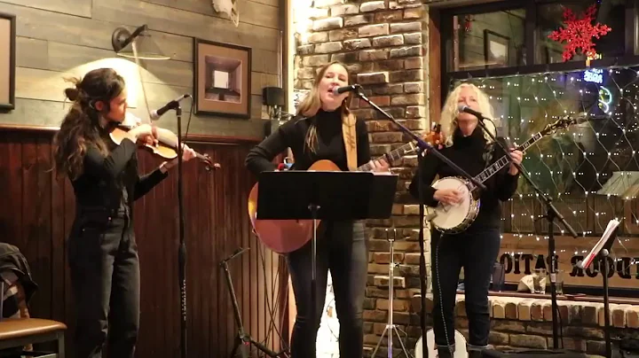 Michelle Rivers, Hannah King & Tina Bertram at Gun...