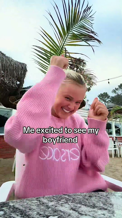 Honestly can’t blame either of them  #itsjojosiwa #shorts